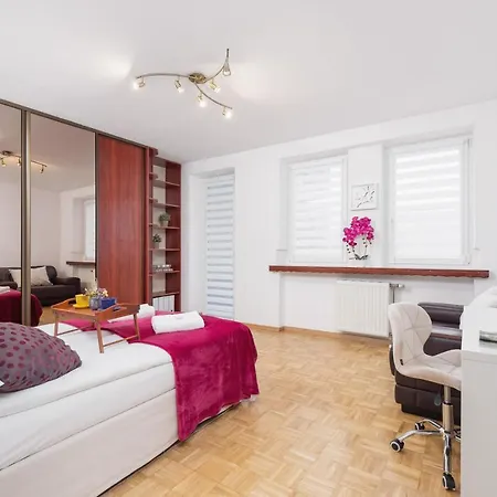 Retro Family Maly Plaszow By Renters Apartman