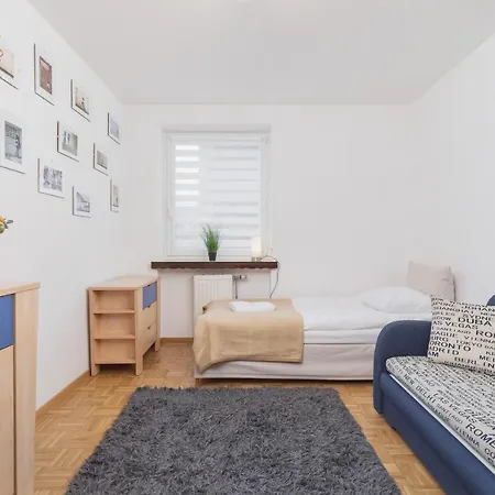 Retro Family Maly Plaszow By Renters דירה *