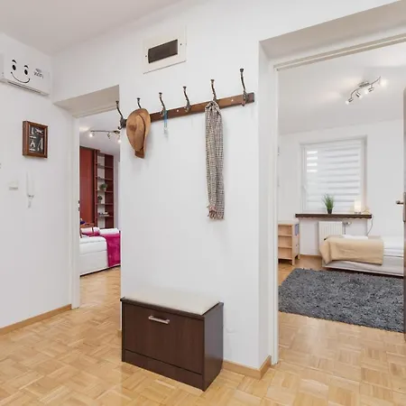 Retro Family Maly Plaszow By Renters Apartment